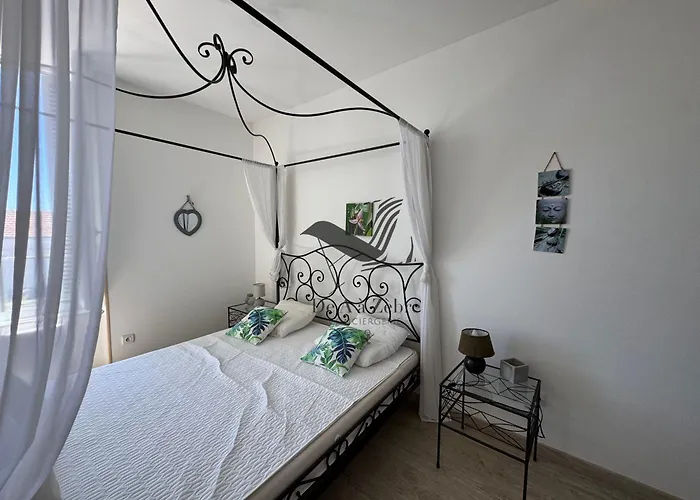 Aristide 5 - Idealement Situe Фура